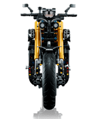 Vista frontale del set LEGO Technic Yamaha MT-10 SP 42159 su sfondo nero.
