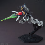 Model kit Bandai Gundam Deathscythe HG 1:144 in posa dinamica con scudo a raggio verde su base espositiva.