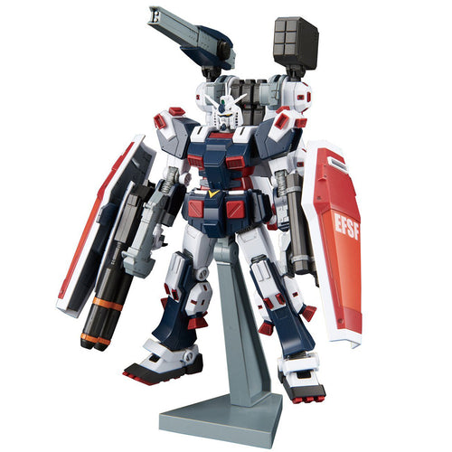 Model kit Bandai FA-78 Full Armor Gundam Thunderbolt HG 1/144 montato su supporto, vista frontale.
