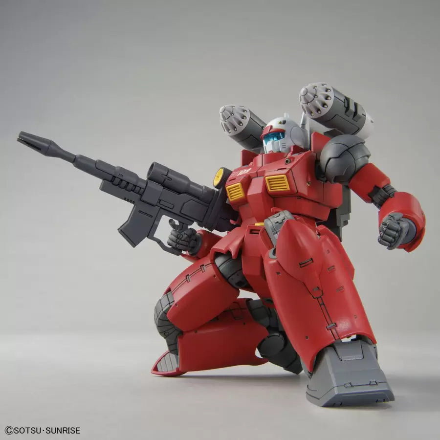 Model kit Bandai Guncannon Cucuruz Doan's Island Ver. HG 1:144 in posa dinamica con fucile.