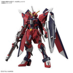 Model kit Bandai HG Immortal Justice Gundam 1/144: action figure robot rosso e blu con fucile e scudo.