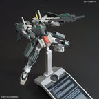 Model kit Bandai HG 1/144 Cherudim Gundam Saga in posa dinamica con armi su base espositiva.
