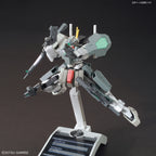 Model kit Bandai HG 1/144 Cherudim Gundam Saga in posa dinamica su base espositiva.