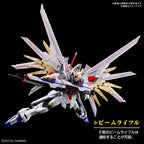 Model kit Bandai 1/144 HG Mighty Strike Freedom Gundam in posa dinamica con fucile su sfondo nero.