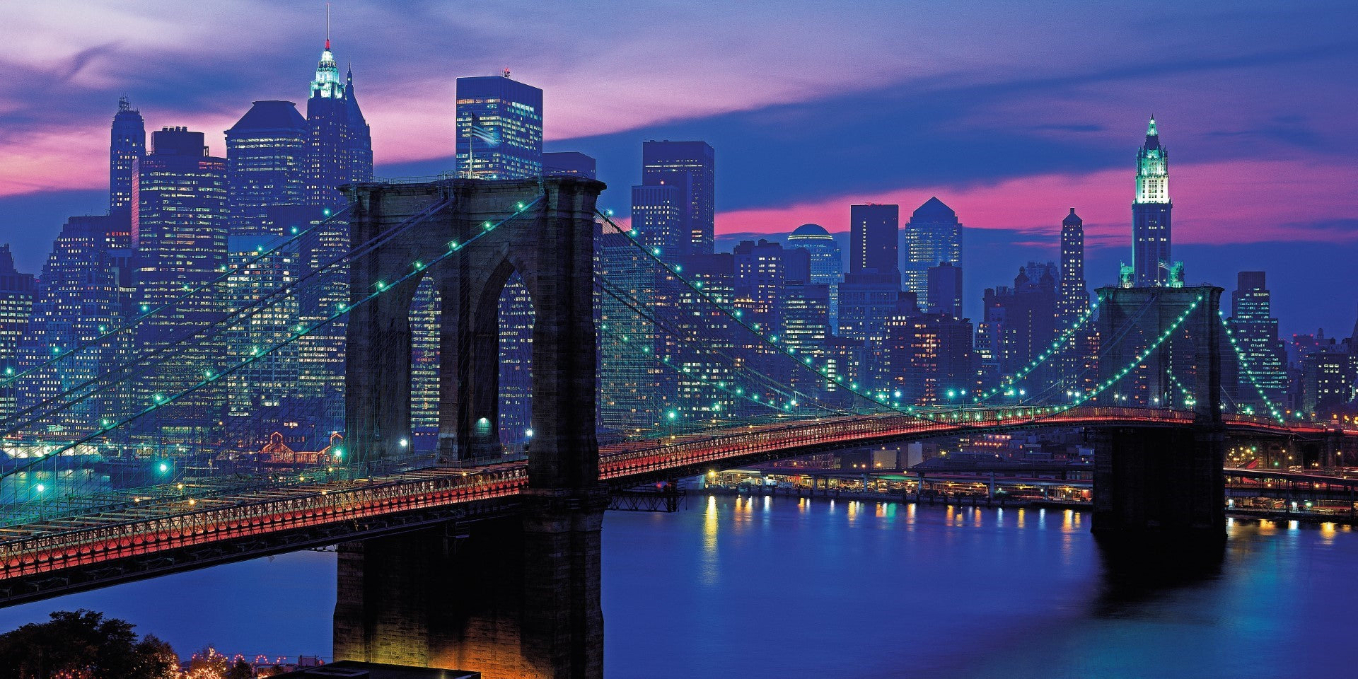 Puzzle Clementoni 13200 pezzi High Quality New York: skyline notturno con il Ponte di Brooklyn illuminato.
