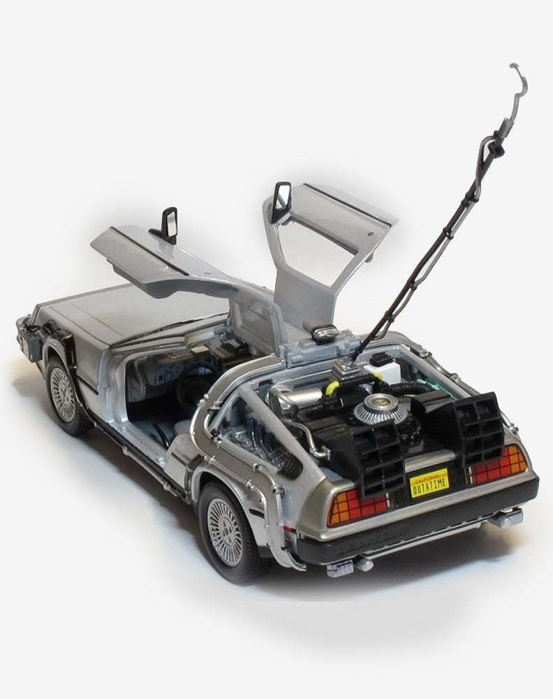 Welly: Ritorno al Futuro Parte I - DeLorean Time Machine (Scala 1:24)