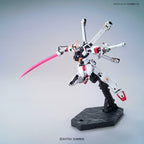 Model kit Bandai Crossbone Gundam X1 HG 1:144 in posa dinamica con spada laser rosa su base espositiva.