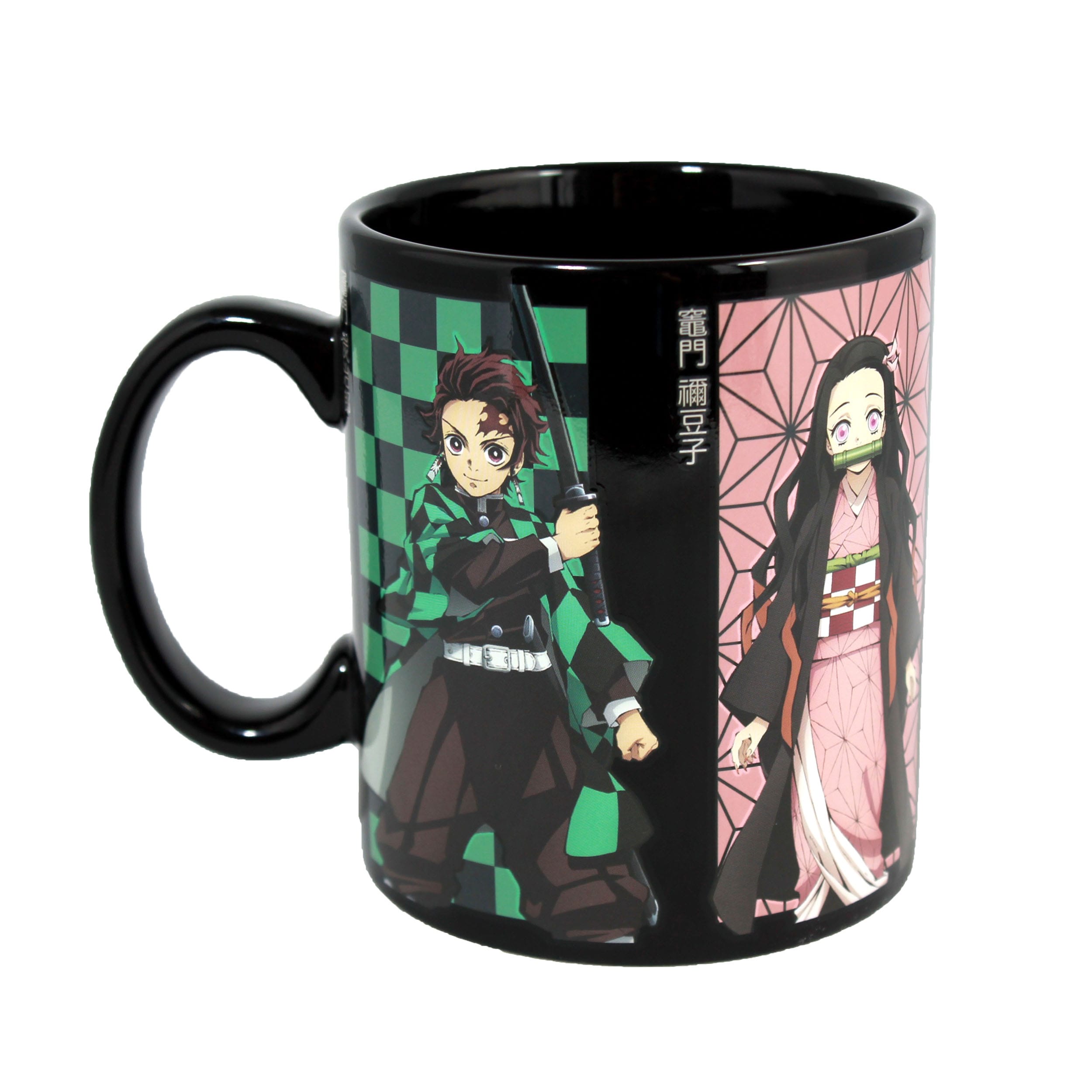 Tazza Demon Slayer Just Funky 473ml con immagini di Tanjiro e Nezuko su sfondo nero.