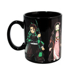 Tazza nera Demon Slayer Just Funky 473ml con grafiche di Tanjiro e Nezuko, design cambia colore.