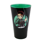 Bicchiere nero Just Funky Demon Slayer 473ml con illustrazione di Tanjiro Kamado in un cerchio verde.
