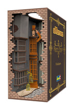 Diorama 3D Revell Harry Potter Diagon Alley: book nook 23 cm che riproduce il vicolo di Diagon Alley.