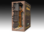 Diorama Revell Harry Potter Tiny Adventures: miniatura di Diagon Alley in stile book nook, altezza 23 cm.