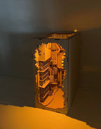 Diorama Book Nook Revell Harry Potter Diagon Alley illuminato, 23 cm, miniatura dettagliata in legno.