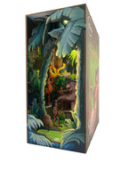 Diorama 3D Revell Il Libro della Giungla: Book Nook con Mowgli, Baloo e Kaa in un'ambientazione illuminata.