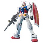 Model kit Bandai Gundam RX-78-2 in scala 1:48: robot bianco, blu e rosso con fucile e scudo su sfondo bianco.
