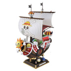 Model kit Bandai Thousand Sunny Land of Wano: modellino della nave di One Piece con vele bianche e polena a sole.