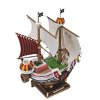 Model kit Bandai Thousand Sunny Land of Wano: dettagliato modellino della nave di One Piece con vele e base espositiva.